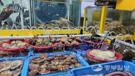 [우리동네 맛시장] 디지털·젊은 시장으로 변신 중…궁평항해오름수산시장
