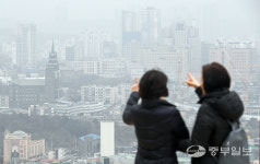 [중부포토] 미세먼지로 흐릿한 수원시내