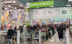 계산대 줄서기만 10분… 트레이더스 수원화서점 오픈런