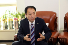 [신년인터뷰] 편용대 인천 연수구의회 의장 새로운 시작·변화 상징 청룡… 밝은 미래 위해 힘차게 도약