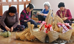 [중부포토] 정성스러운 복조리 만들기