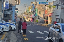 좁은 인도 탓… 보행자 거리로 내미는 인천 문학동