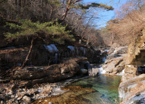 [김기자의 로드트레킹-새도 넘기 힘든 문경새재②] 제1관문 주흘관 걸으며 만나는 역사, 그리고 설화