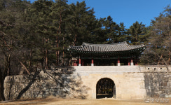 [김기자의 로드트레킹-새도 넘기 힘든 문경새재②] 제1관문 주흘관 걸으며 만나는 역사, 그리고 설화