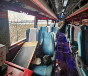 경부고속도로서 대형트럭 바퀴 관광버스로 돌진… 2명 사망