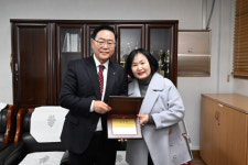 양주시, 퇴임교장 6명에게 감사패 수여… 새로운 출발 응원