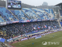 뮬리치 멀티골… 수원 삼성, 수적 열세 속 충남아산FC에 2-1 승리
