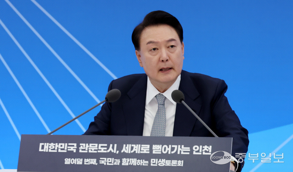법원, 명태균씨의 윤석열 전 대통령 부부에 무상 여론조사 제공 혐의로 첫 유죄 판단… 이재명 대통령, 대국민 메시지서 추가세수 전략과 3대 원칙 제시하며 전기요금 체계 개편 및 내년 재정 운영 방향 강조