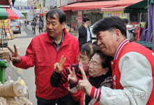 민심 잡아라… 총선 전 마지막 주말 유세전 활활