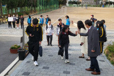 관양중학교, 사회복지사업 다 같이 산다 프로그램 운영