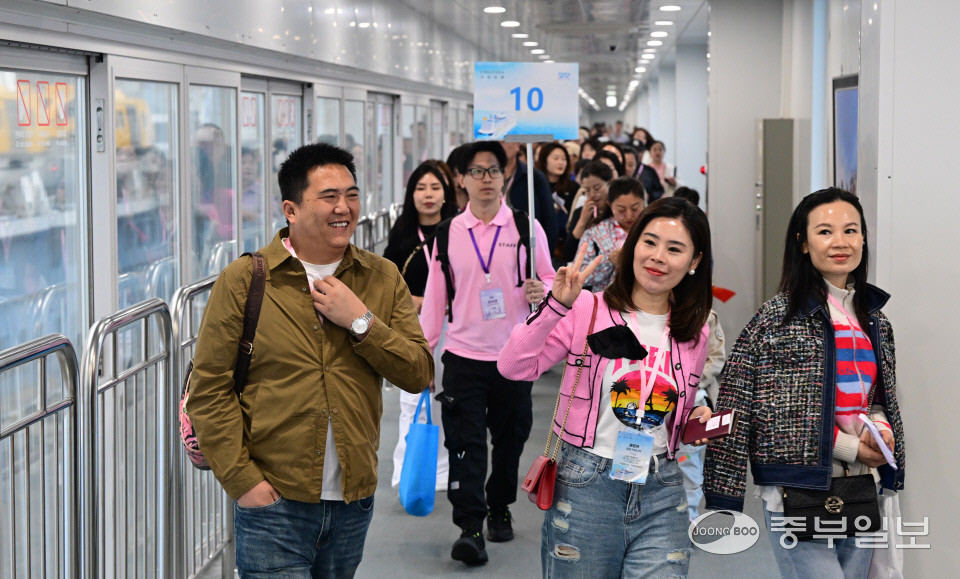 한국, 중국 단체 관광객 무비자 입국 시행 예정: 내수 소비 활성화 기대