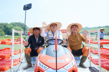 블라썸여주지사 | 김동연 경기도지사, 대왕님표 쌀의고장 여주서 모내기하며 풍년기원
