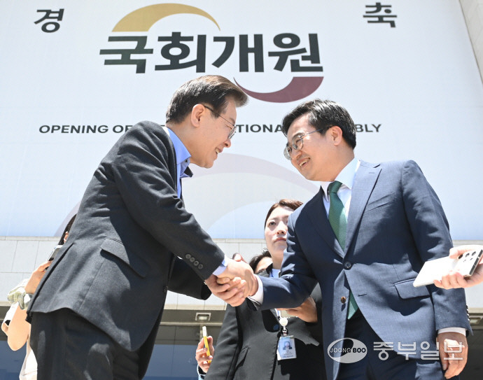 경기도회의 김정호 대표, 김동연 지사 비난: 무능 vs 뻔뻔, 혁신과 통합 논의 계속