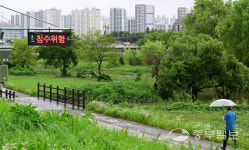 [중부포토] 호우주의보로 통제된 승기천