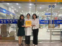 수원시 영통구치매안심센터, 치매안심가맹점 3개소에 현판 전달