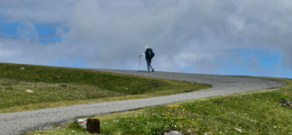 [시니어경기] 배낭 메고 해외 자유여행 못 가란 법 있나?