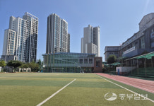 과밀학급 손놓은 경기도교육청… 평촌 중학생 예고된 원정 등교