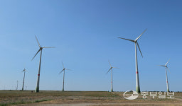 [기후위기 변화의 기로] 바람·태양·분뇨로 에너지 자립마을 새바람 일으키다