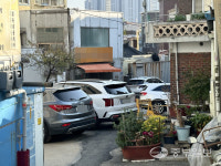 대낮에도 골목까지 차량 가득… 백운역 일대 주차난에 "아트센터 개방해달라"