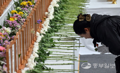 무안 합동분향소 찾은 시민들