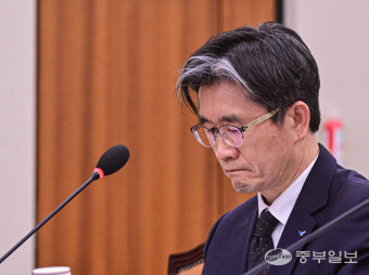 굳은 표정의 오동운 공수처장