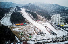 재개장 기약없이 휴업만 연장… 포천시 주민들 베어스타운 영업허가 취소하라