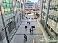 설에도 안입었는데… 한복 입는 날에 공직사회 분위기는 냉랭