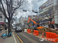 사전 안내 없었던 수원 정자시장 앞 도로 공사… 영업에 막대한 피해 입는 중