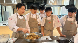 재능대 까멜리아 봉사단, 송림2동 화재 피해가구에 간식 나눔