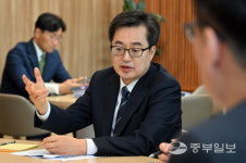 [중부포토] 김동연 지사, 도내 자동차업계와 미국발 관세전쟁 대응책 마련