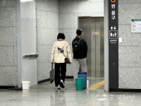 비오면 물 새고 녹까지 슬어… 인천 동구 송림 아뜨렛길 부실공사 논란