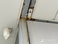 비오면 물 새고 녹까지 슬어… 인천 동구 송림 아뜨렛길 부실공사 논란
