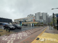 등하굣길 괜찮을까… 불안감 키우는 인천 서구 원당동 초등학교 옆 주차장