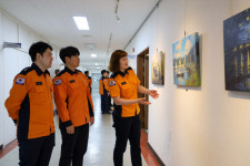 의왕소방서, 명화 전시로 심리 치유 공간 조성