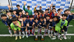 [중부일보배 유소년축구] 초등 4·5학년부 우승 의왕 꿈누리FC 축구통해 배려하는 사람으로 성장하길