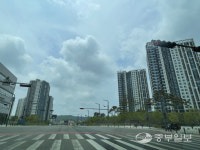 길 하나로 쿠세권 엇갈려… 오산 세교2지구 젊은 입주민들 희비교차