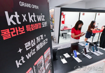 [현장24시] 팬심 잡고, 고객 잡고…수원 야구장 앞 kt wiz 특화매장