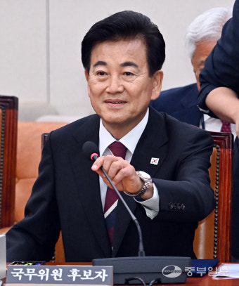 [화보] 의원질의에 답하는 정동영 통일부 장관 후보자