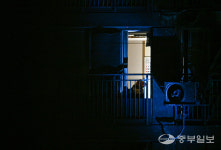 [중부포토] 광명 아파트 화재 현장 수색하는 소방대원