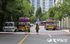 수원 홈플러스 영통점 지하 차량서 연기…내부 통제 중
