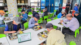지자체 재정난·물가 폭등 이중고 겪는 경로식당들… 추석 연휴가 더 걱정