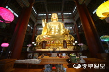 [경기도로 떠나는 성지순례] 보물 가득한 절에 오르니 탄성이 절로