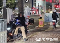 [현장24시] 계단 앉아 덜덜 떨며 대기…이동노동자들의 혹한 노동