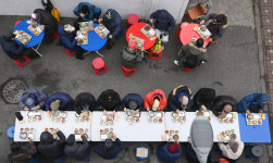 [중부포토] 추운날씨 무료급식소 찾은 노인들