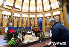 [화보] 성탄기념미사 열린 천주교정자동주교좌성당