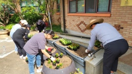 시흥 하중초, 학부모와 함께 학교 꽃단장...쾌적한 교육환경 조성