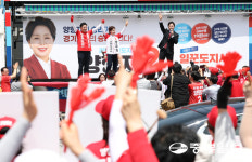 [화보] 양향자 국민의힘 경기지사 후보, 양평 용문천년시장서 집중유세