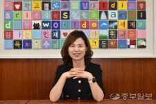 [새로운 경기교육] 박정숙 수원외국어고등학교 교장 학업 능력과 인성을 두루 갖춘 글로벌 인재 키웁니다