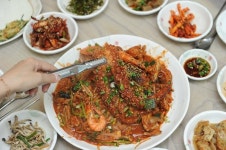 통영의 보물 동피랑마을 관광TIP…놓치기 아쉬운 중앙시장 맛집