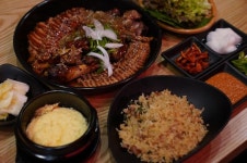 인천 연수동 맛집 마왕족발, 오븐에 네 번 구운 차별화된 족발과 특제소스 선보여